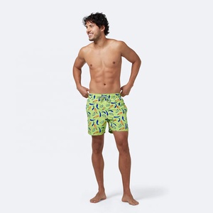 Shorts décontractés exclusifs pour hommes, imprimés sur toute la surface, motif étoile audacieux, taille élastique, vêtements d'été, tissu léger, couleurs personnalisées avec logo - Product Image 3