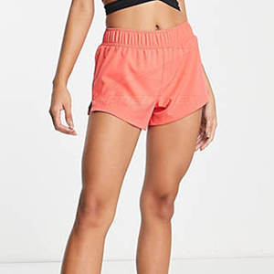 Pantalones cortos de gimnasio de yoga con forma de cuerpo de cintura alta para mujer, nuevo diseño y función transpirable a la venta - Product Image 1