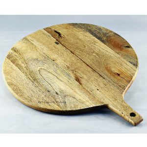 Planches à découper rectangulaires personnalisées en bois d'acacia avec poignées de sangle polies et élégantes pour pizza au fromage dans la cuisine de restaurant - Product Image 2