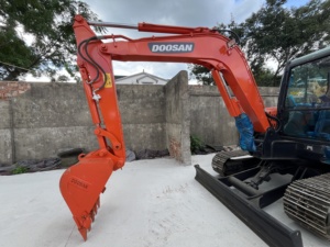 Mini-excavatrice compacte sur chenilles d'occasion coréenne Doosan DX60-9C 6 tonnes avec moteur Yanmar - Product Image 6