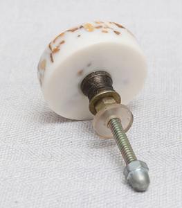 Boutons d'armoire inspirés de l'art moderne en résine et en bois pour tiroirs, portes, armoires et placards avec détails artisanaux - Product Image 4