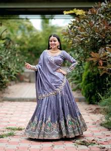 Conjunto de Lehenga Choli Estilo Himachali en Color Lavanda de Última Tendencia, Tela 100% Seda Chinon Pura, Bordado Intenso y Lentejuelas de 5mm - Product Image 2