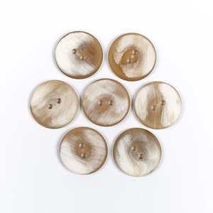 Botones de Cuerno de Búfalo Natural Ecológicos Hechos a Mano de Primera Calidad con Pulido Profundo, Estilo Clásico Vintage para Prendas de Lujo - Product Image 1