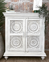 Buffet en bois de manguier blanchi à la main sculpté à la chaux