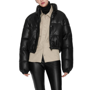 Veste matelassée d'hiver à capuche chaude pour femmes avec logo personnalisé, veste courte à double fermeture éclair et boutons, veste matelassée courte pour femmes - Product Image 3