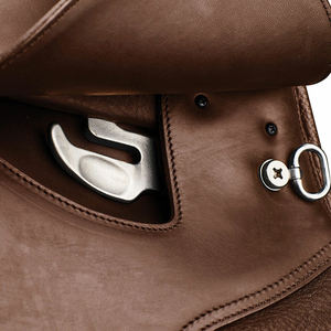 Silla de Montar Inglesa de Cuero Hecha a Mano para Salto Ecuestre, Fabricada por ARMANDIOUS - Product Image 6