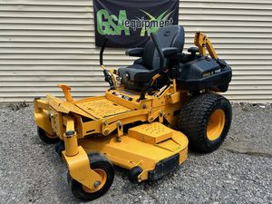 La serie Cadet PRO Z 700 2024, la más vendida, presenta pocas horas de uso, un motor de 27 hp y una configuración premium de cortacésped de giro cero de 60 pulgadas. - Product Image 3