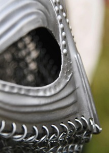 Casco vikingo personalizable medieval temprano con forro de cuero de cadena plateada Traje griego portátil Incluye cuchillos vikingos usados OEM - Product Image 2