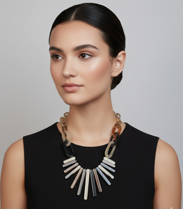 Collier statement en corne naturelle fait main pour femmes - Design de chaîne épaisse de luxe, bijoux de mode pour la vente en gros - Collier tribal - Product Image 2