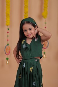 Modern Traditional Indian Designs Cotton Lehenga Choli with <b>Hairband</b> for Kids Girls for Party Wear Bulk Price in India - Product Image 3