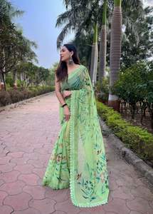 El último diseñador Faux Georgette Hand Print Work Saree de Fab Zone - Product Image 4