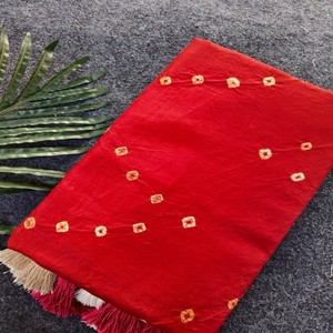 Sari VASTRA COTTAGE de Algodón Puro con Diseño Shibori Teñido a Mano y Borde Zari con Blusa Bandhej Shibori - Product Image 5