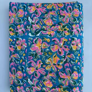 Vêtements de bébé en coton rose léger fait à la main Vintage inspiré de l'agriculture balançoire Styles tentures murales et coussins utilisation de la robe - Product Image 1