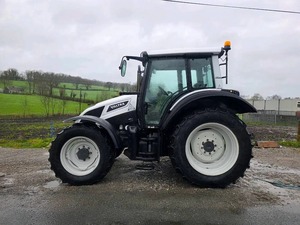 Tracteur à chenilles Valtra N103 65 CV avec moteur et boîte de vitesses - Product Image 2