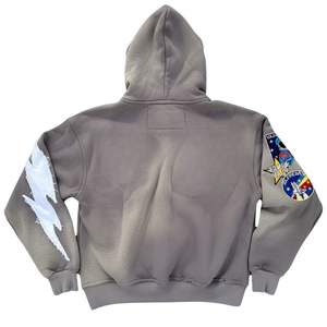 Ensemble survêtement homme déchiré avec patchs graphiques, sweat à capuche zippé et pantalon de jogging en molleton, tenue décontractée streetwear assortie - Product Image 3