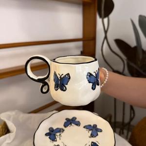 Tasse en céramique bleue écologique de 270 ml, style français vintage, motif papillon peint à la main, finition irrégulière, compatible lave-vaisselle et micro-ondes - Product Image 6