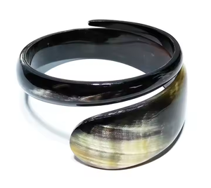 Brazalete de moda de cuerno Tamaño personalizable para fiestas y bodas de mujeres por artesanía de media luna - Product Image 1