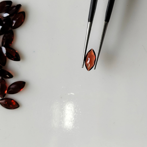 Granate Rojo Natural de 8x4 mm, Corte Marquesa, Piedras Preciosas Sueltas de la Mejor Calidad para la Fabricación de Joyas - Product Image 2