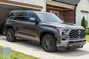 Toyota Sequoia Platinum 4x4 d'occasion en excellent état, modèle 2023 - Product Image 5
