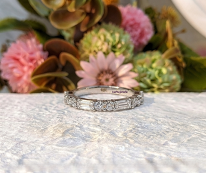 Anillo de Compromiso y Eternidad Lurba Jewels con Moissanita de Corte Baguette de 1.30 CT, Oro Blanco Sólido de 14K, Apilable, para Aniversario - Product Image 4
