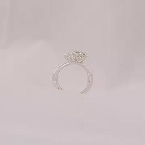 Bague de fiançailles de luxe classique en or massif 14KT certifiée IGI avec diamant de laboratoire de taille de coussin triangle et carré pour les filles - Product Image 4