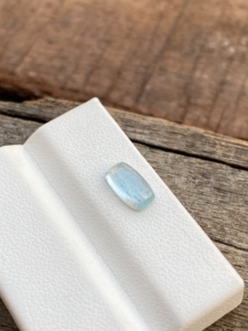 พลอยคาโบชองทรงยาวสีฟ้าอมเขียวสีธรรมชาติมีความมันวาวหลวมสำหรับทำเครื่องประดับ1.17กะรัต - Product Image 4