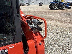 2025 Kubota SSV75 Skid Steer Loader-Chargeur compact puissant 74HP pour la construction et l'agriculture - Product Image 4