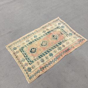 Alfombra Turca Vintage de 2.6x3.9 pies, Alfombra Pequeña de Lana Azul con Diseño de Camuflaje - Product Image 2