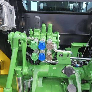 Johnn Deere รถแทรกเตอร์4WD 6135E ในฟาร์มพร้อม135HP เครื่องยนต์ดีเซลรถแทรกเตอร์มีล้อสำหรับใช้ในการเกษตรสภาพการใช้งานใหม่ - Product Image 6
