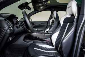 Como un coche usado, superimpecable, SUV Crossover DBX 707 Ultra-Lujo 2024, Gasolina, Automático, Color Oscuro - Product Image 3