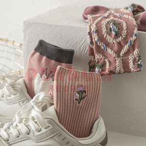 Chaussettes de course à pied de sport avec logo personnalisé en coton à la mode Prix de gros Chaussettes brodées de haute qualité - Product Image 5