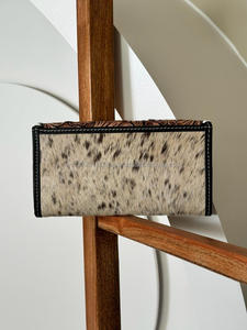 Meilleure vente Western vrais cheveux sur portefeuille en cuir de vachette usiné à la main Western Collection Offre Spéciale pochette pour femme portefeuille multi-usage - Product Image 3