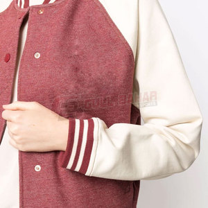 Veste universitaire pour femmes avec écusson graphique et intérieur doux Veste universitaire de style baseball pour femmes - Product Image 5