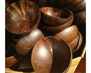 ชามกะลามะพร้าวแบบทนทานทำมือจากกะลามะพร้าวแท้พร้อมผิวเคลือบธรรมชาติสำหรับอาหารหรือจัดแสดง - Product Image 1