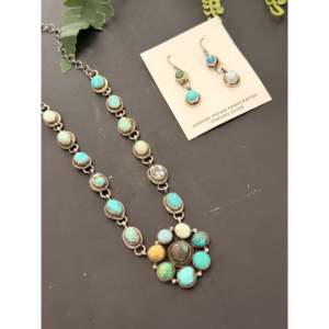Ensemble de colliers Ella Peters en turquoise mélangée et argent sterling avec motif floral pour cadeau - Product Image 3