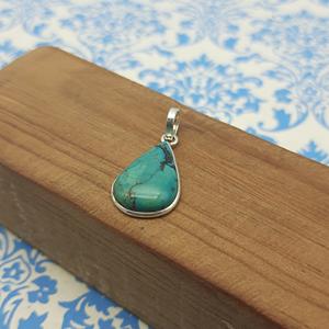 Vente en gros de pierres précieuses Tibet Turquoise Collier avec pendentif en argent sterling 925 Pendentifs à breloque en pierre tombante - Product Image 4