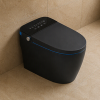 Toilette intelligente sans contact avec capteur au pied et fonctionnement mains libres, salle de bain moderne