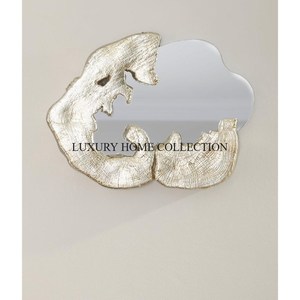 Marco de espejo de pared de diseño de metal antiguo personalizado con efectos de pátina únicos y siluetas elegantes para un estilo de habitación a medida - Product Image 5