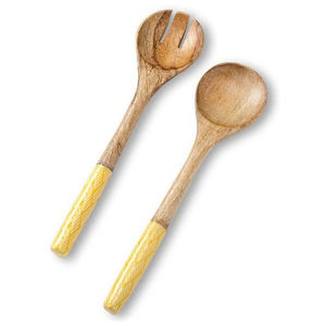 Ensemble de salade et fourchette en bois fabriqué à la main avec un design sculpté, parfait pour une utilisation élégante et écologique dans la cuisine - Product Image 3