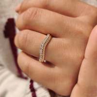 Bague de mariage incurvée à double rangée de diamants ronds