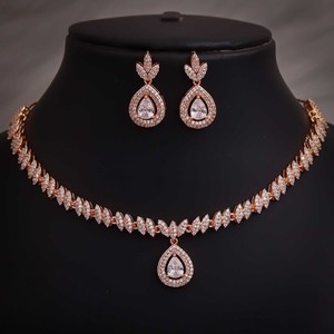 Ensemble de colliers élégants et tendance, plaqués or, design rond, avec zircone cubique, bijoux tendance pour femmes - Product Image 2