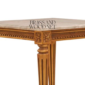 Table d'appoint carrée de luxe avec plateau en marbre beige et pieds cannelés sculptés à la main en or antique pour les salons classiques - Product Image 5