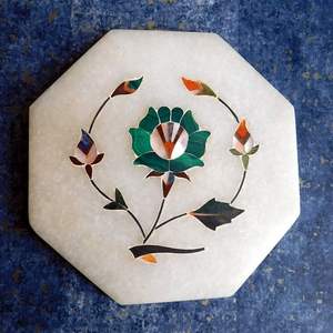 Dessous de verre en laiton incrusté de fleurs en marbre Ensemble de sous-verres de boissons fabriqués à la main Fournisseur de vaisselle décorative - Product Image 6