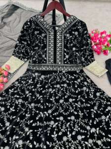 Vestido de secuencia bordado de terciopelo pesado de último diseñador por Fab Zone - Product Image 4