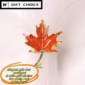 Rassemblements de famille de tous les jours ronds de serviette en acier inoxydable feuille d'érable rouge décor de table idéal à des fins décoratives - Product Image 5