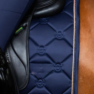 Tapis de selle de cheval anglais professionnel tissu doux respirant confort ergonomique couture durable idéal pour le dressage de saut - Product Image 6