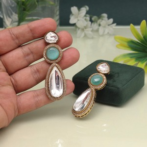 Kundan Jhumkas élégantes pour femmes avec perle et Meenakari dernière conception achats en ligne boucles d'oreilles mode pierres précieuses - Product Image 5