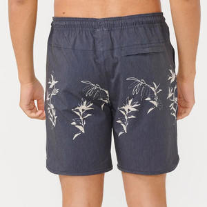 Shorts de bain personnalisés pour hommes, motif uni, logo imprimé sur le devant, séchage rapide, tissu en toile respirant et écologique - Product Image 2