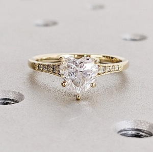 Anillos de media eternidad de diamante de laboratorio VVS con corte de corazón de oro auténtico macizo de 14K y 18K, anillos de compromiso con piedra lateral acentuada para mujer, OEM a granel - Product Image 1