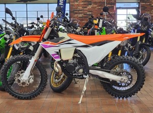 NewNew 2024 KTMM 250 XC Color Exterior NARANJA - Product Image 4